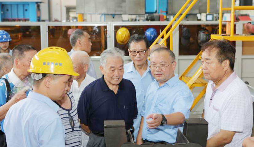 老干部參觀1.jpg